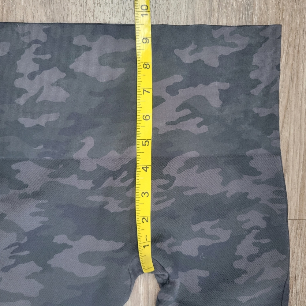 Spanx Look At Me Now Seamless Camouflage Crop High Rise Leggings Camo Shaping M - Picture 13 of 14